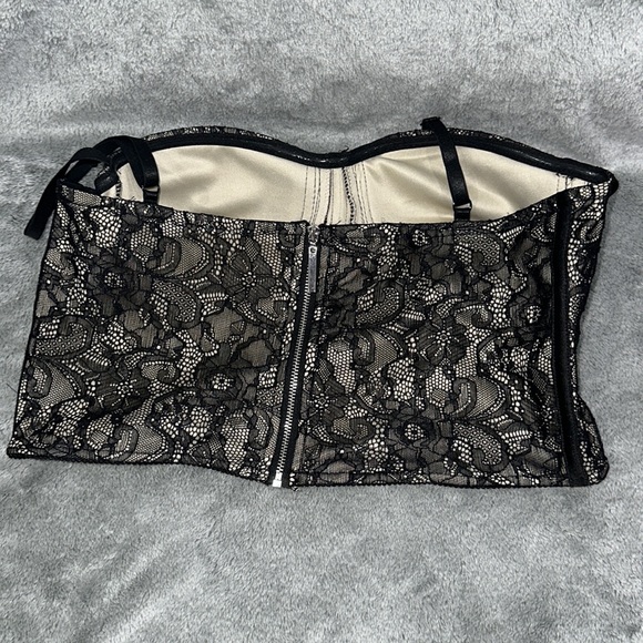 Laced Zipper Bralette! - Picture 4 of 4